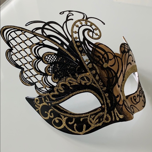 Fancy mask - Picture 3 of 6